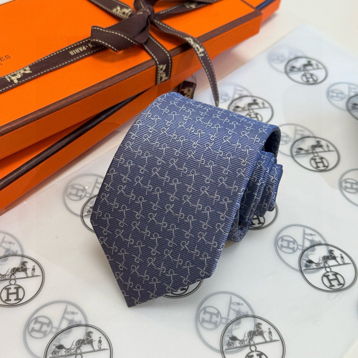 Hermes Style Men's Houndstooth Pattern Silk Tie